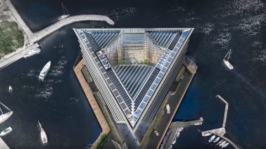 Trīsstūrveida jumta konstrukcija, ieskaitot stikla kupolu, ir jābūt noturīgai pret vēja un laikapstākļu iedarbību, par spīti atklātajai vietai. © Foster&Partners